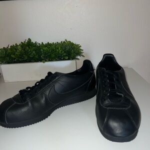 Nike Classic Cortez Sneaker Trainers Black Leather
Size Mens 10